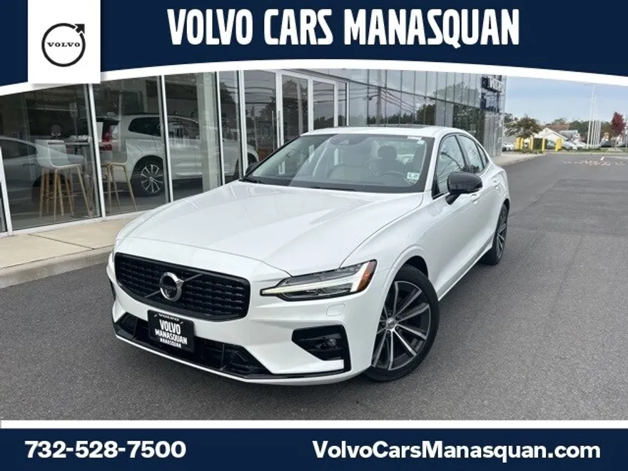 2022 Volvo S60 Inscription R-Design Expression T8 Momentum B5 photo 1