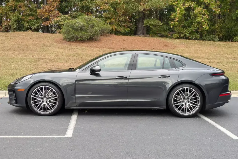 2024 Porsche Panamera photo 1