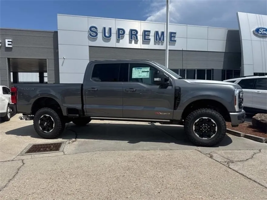 2025 Ford F-250 photo 1