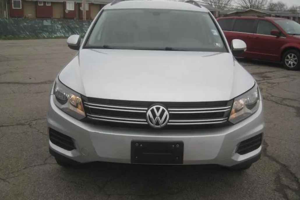 2016 Volkswagen Tiguan R-Line SEL photo 1