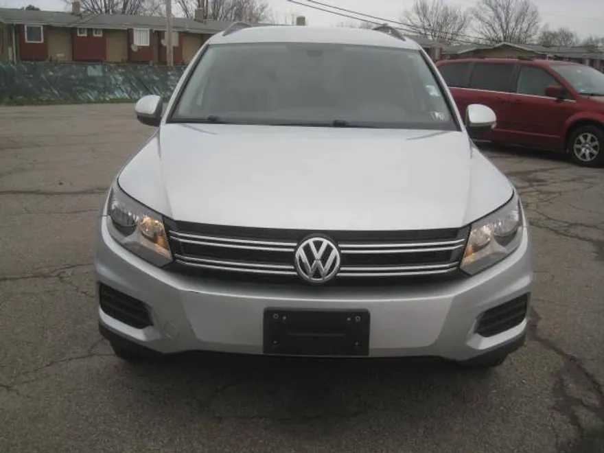 2016 Volkswagen Tiguan R-Line SEL photo 1