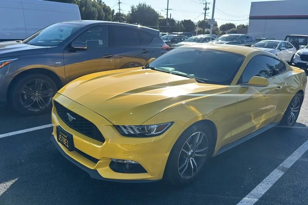 2016 Ford Mustang EcoBoost photo 1