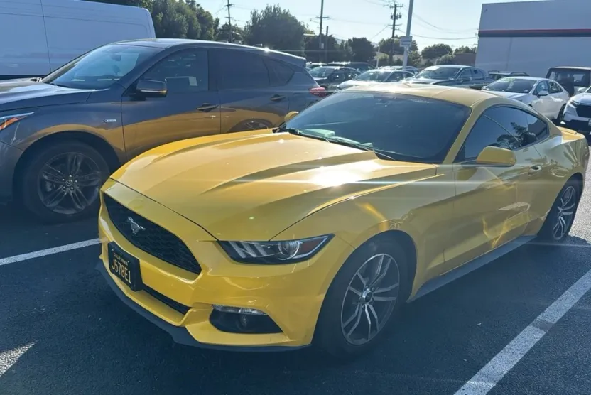 2016 Ford Mustang EcoBoost photo 1