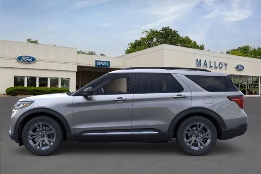2025 Ford Explorer photo 1