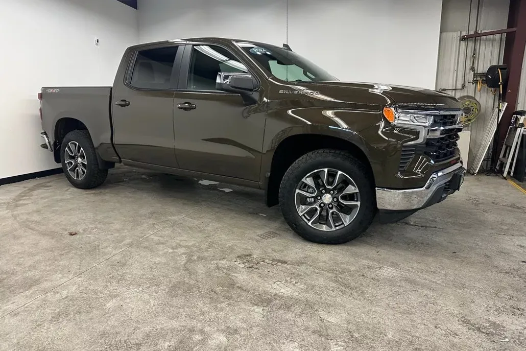 2024 Chevrolet Silverado 1500 LT photo 1