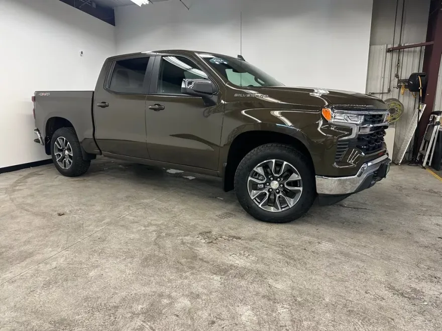 2024 Chevrolet Silverado 1500 LT photo 1