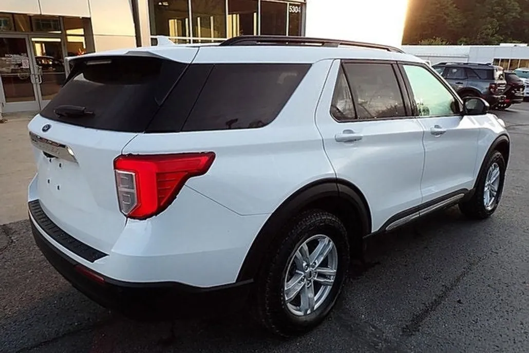 2020 Ford Explorer XLT photo 1