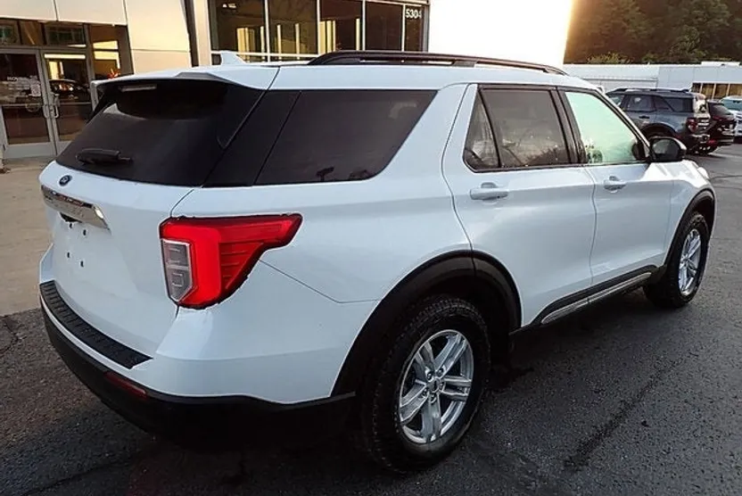 2020 Ford Explorer XLT photo 1