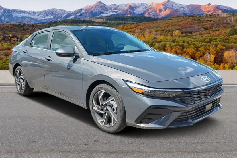 2025 Hyundai Elantra SEL Convenience photo 1