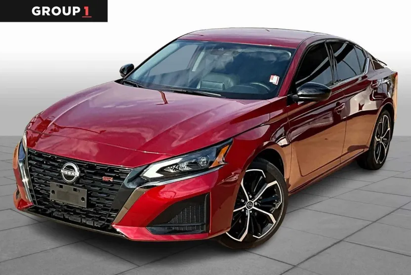 2025 Nissan Altima SR photo 1