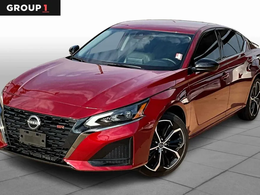 2025 Nissan Altima SR photo 1