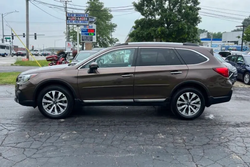 2019 Subaru Outback 3.6R Touring photo 1
