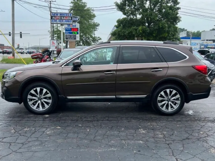 2019 Subaru Outback 3.6R Touring photo 1