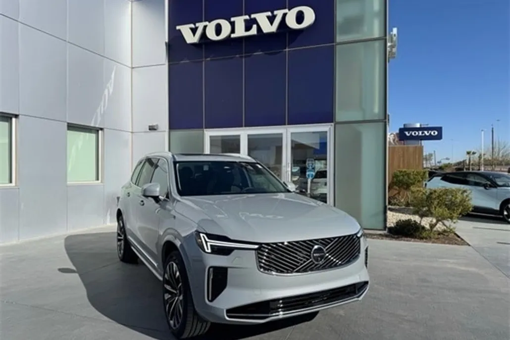 2025 Volvo XC90 T8 Plus photo 1
