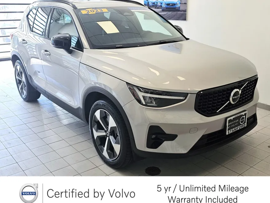 2023 Volvo XC40 AWD Plus photo 1