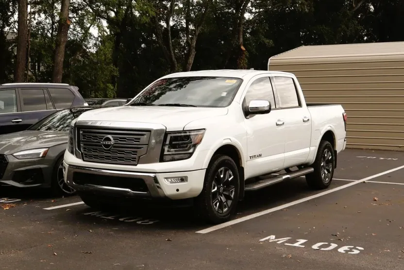 2023 Nissan Titan Platinum Reserve photo 1