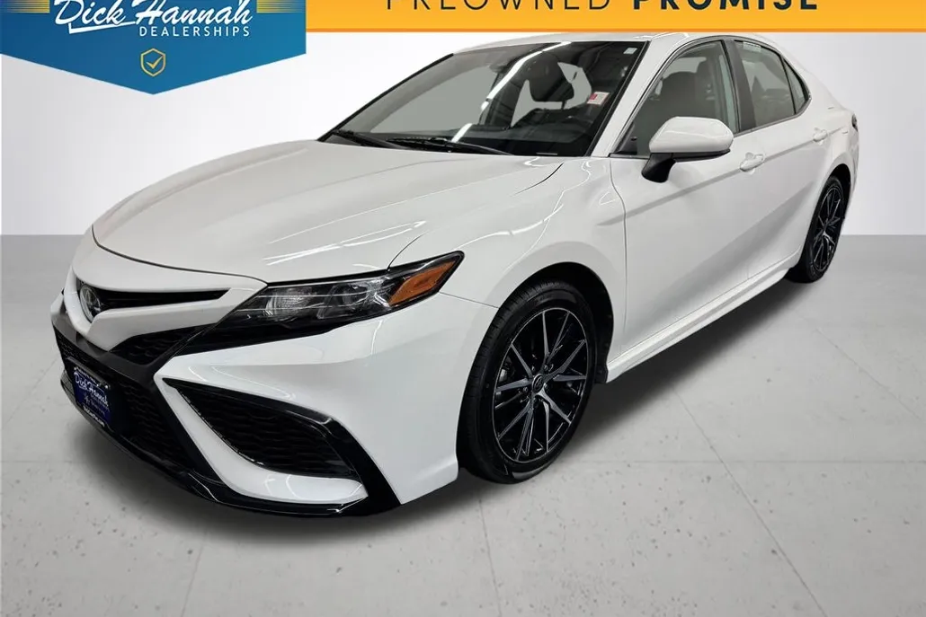 2021 Toyota Camry SE photo 1