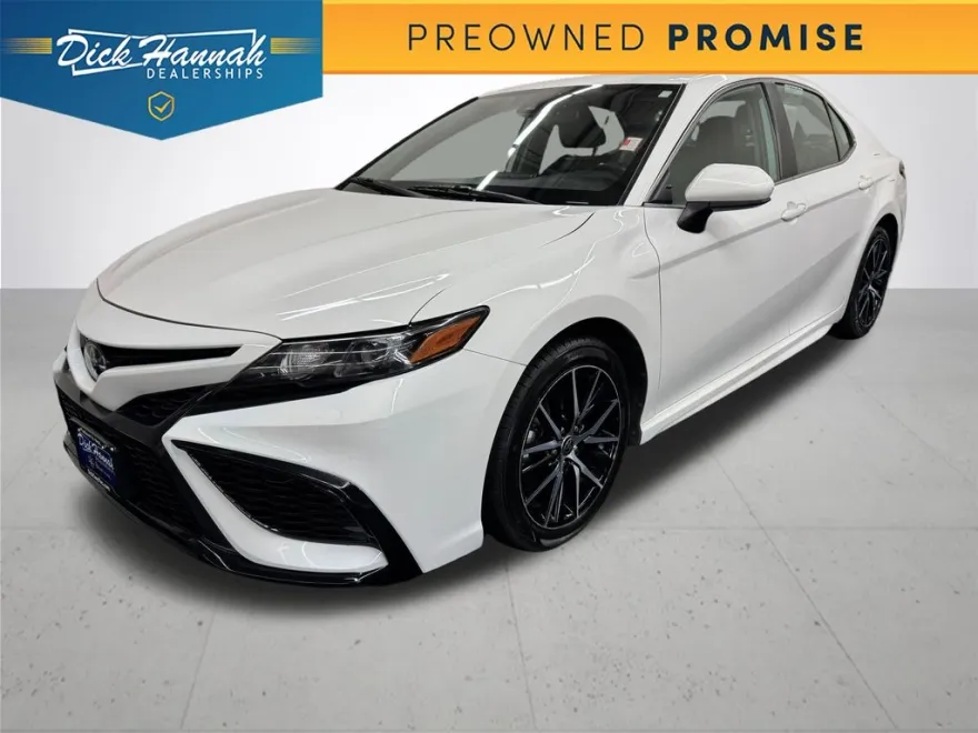 2021 Toyota Camry SE photo 1