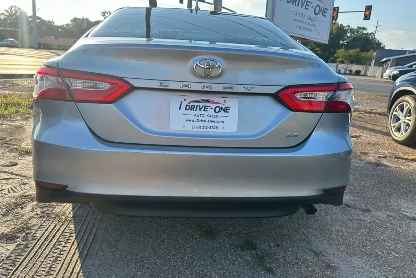 2020 Toyota Camry LE photo 1