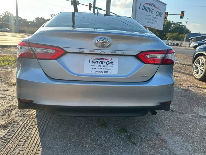 2020 Toyota Camry LE photo 1