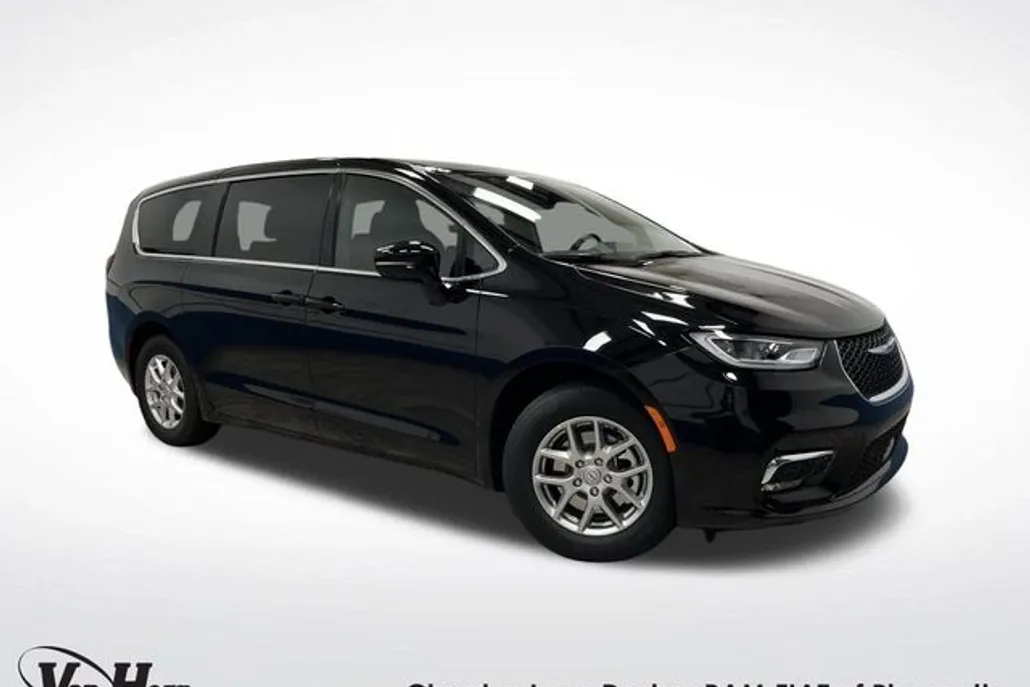 2026 Chrysler Pacifica photo 1