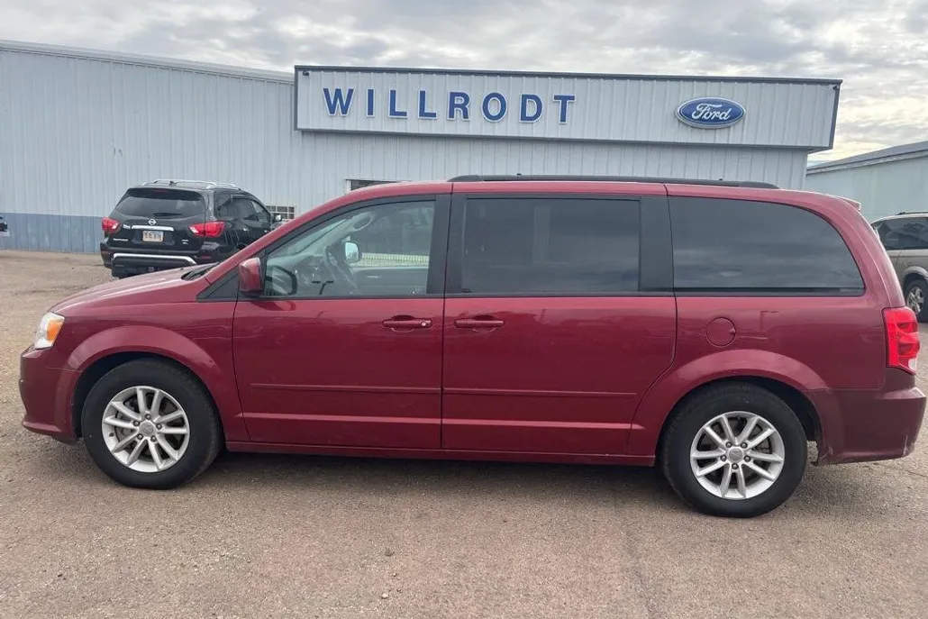 2014 Dodge Grand Caravan SXT photo 1