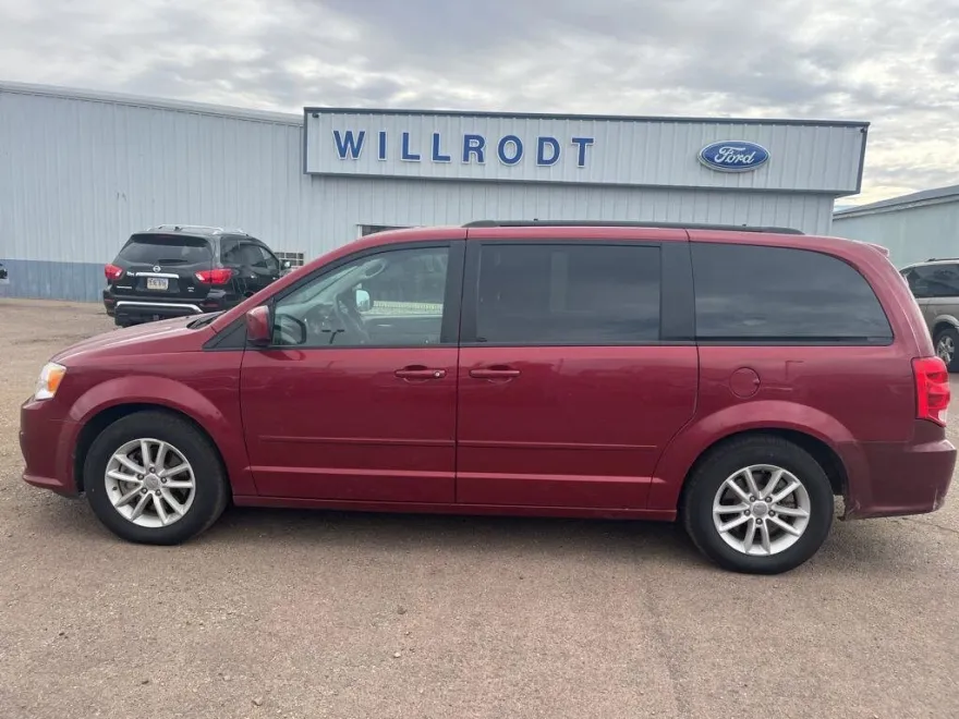 2014 Dodge Grand Caravan SXT photo 1