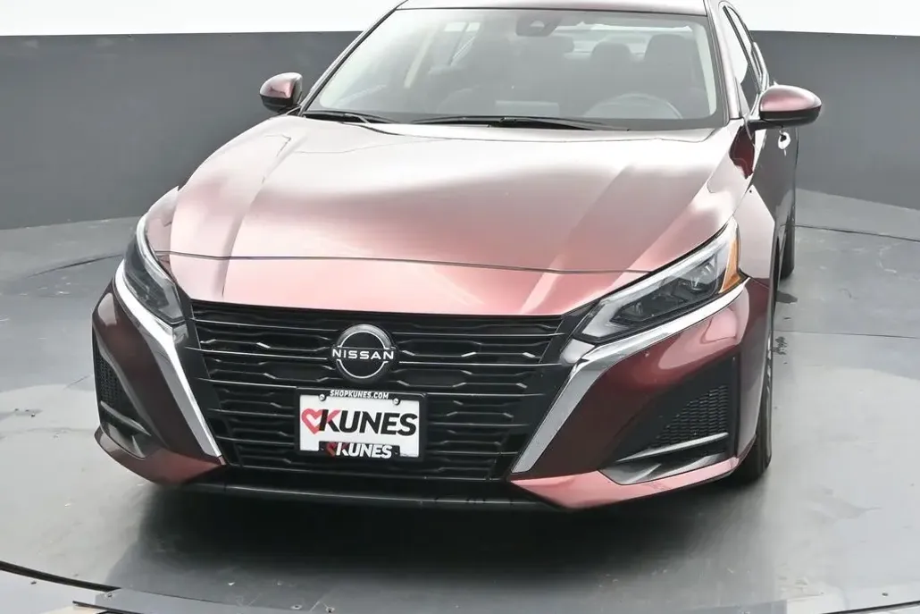 2023 Nissan Altima 2.5 SV photo 1