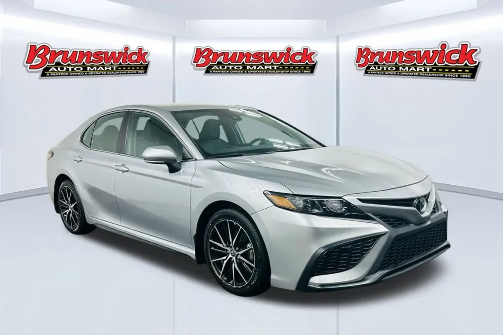 2023 Toyota Camry SE photo 1