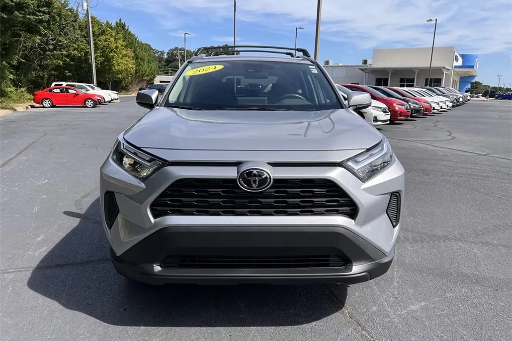 2024 Toyota RAV4 XLE photo 1