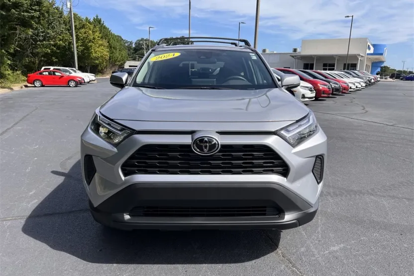 2024 Toyota RAV4 XLE photo 1