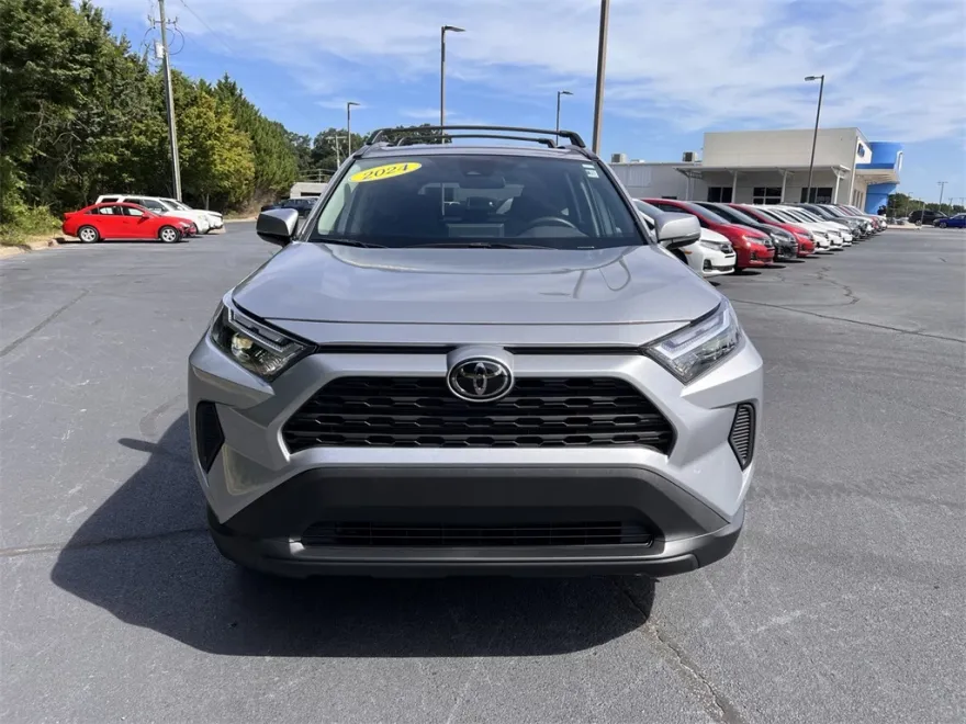 2024 Toyota RAV4 XLE photo 1