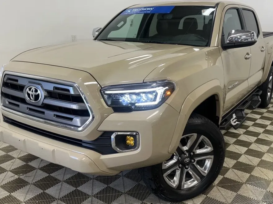 2017 Toyota Tacoma Limited V6 photo 1
