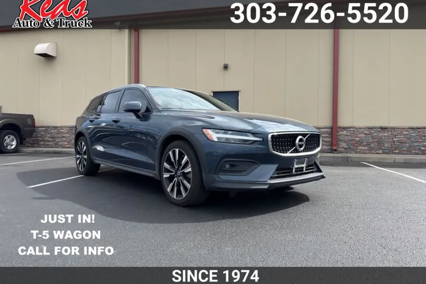 2021 Volvo V60 Cross Country T5 photo 1