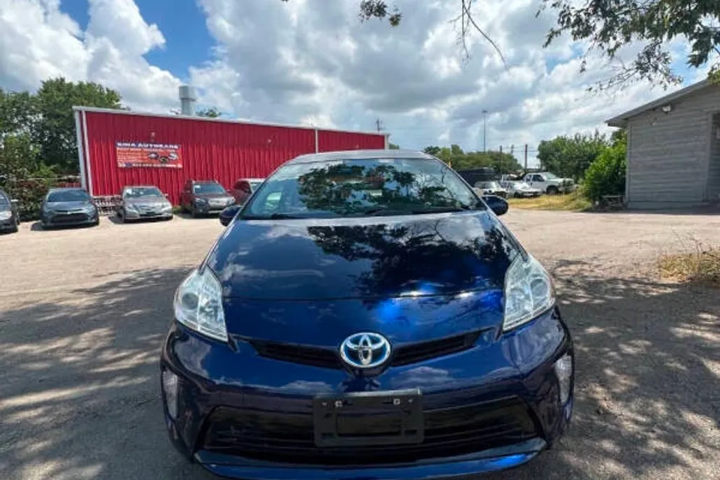 2012 Toyota Prius One photo 1