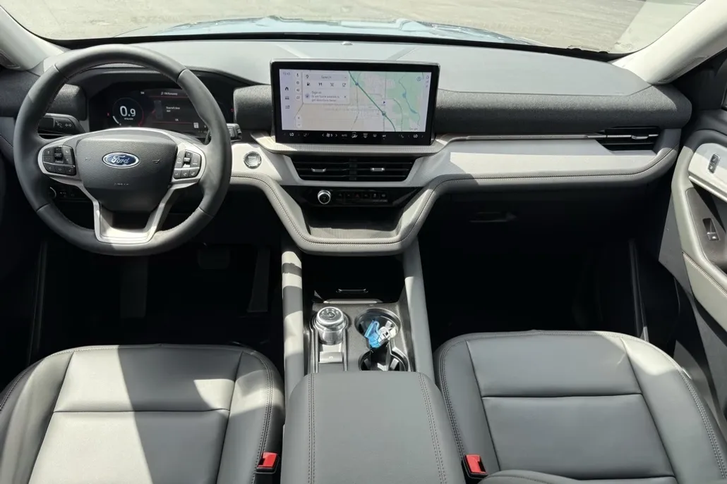 2025 Ford Explorer photo 1