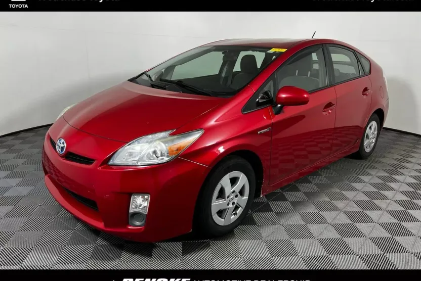 2011 Toyota Prius Three photo 1