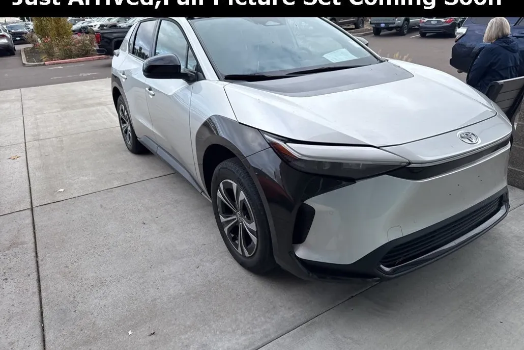 2024 Toyota bZ4X XLE photo 1
