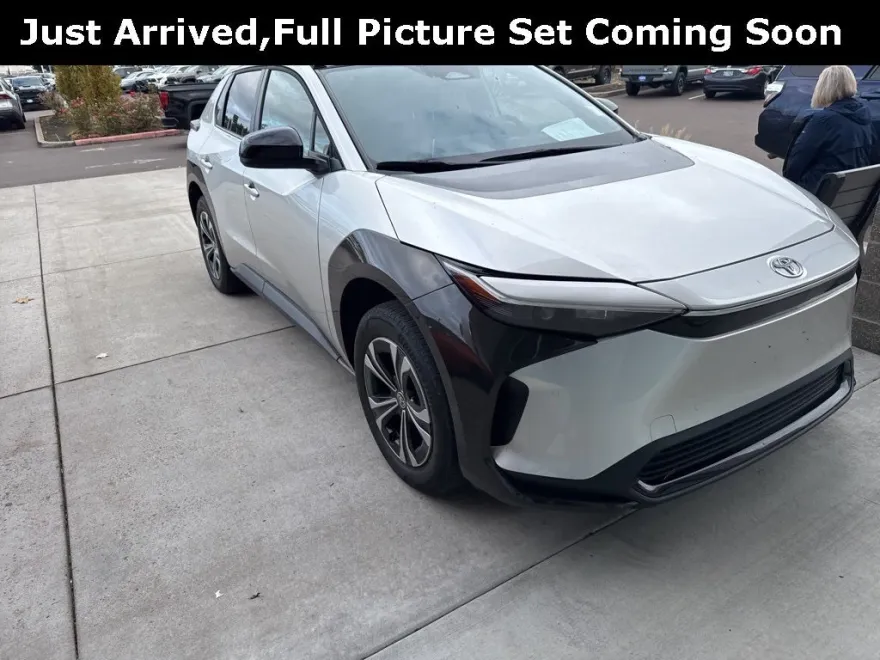 2024 Toyota bZ4X XLE photo 1