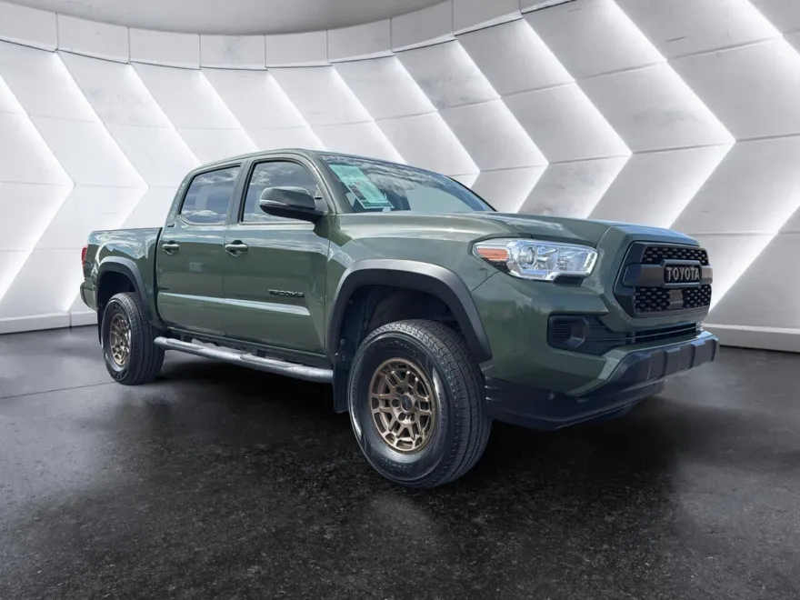 2022 Toyota Tacoma SR5 photo 1