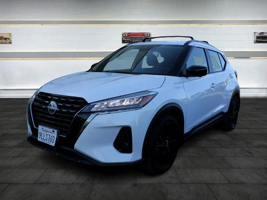 2023 Nissan Kicks SR photo 1
