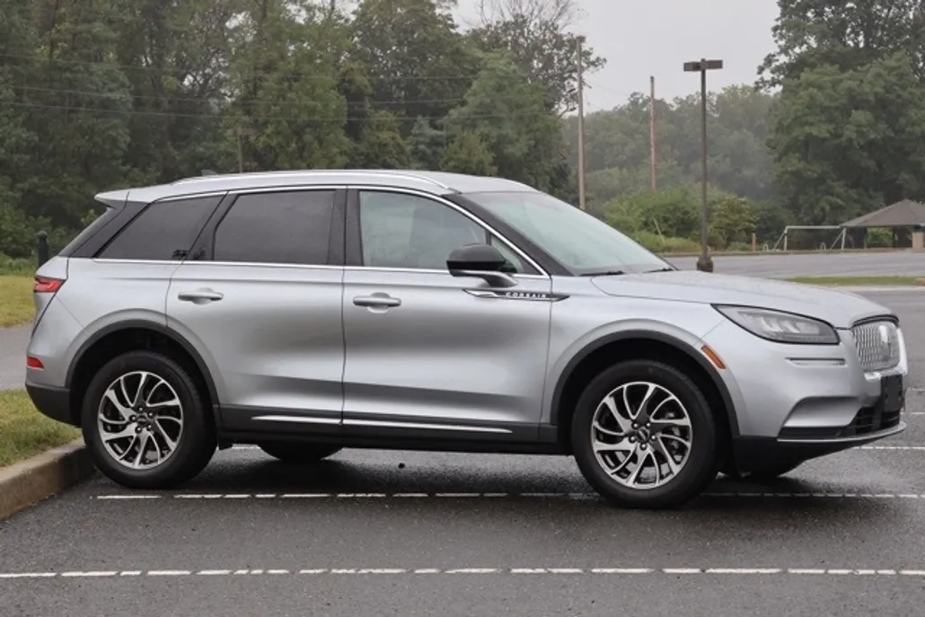 2022 Lincoln Corsair Standard photo 1