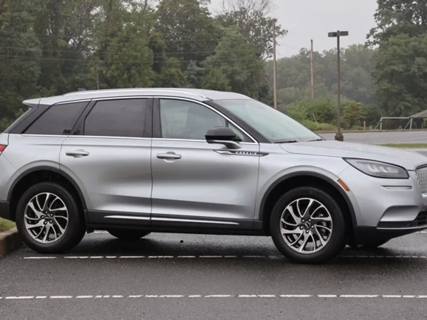 2022 Lincoln Corsair Standard photo 1