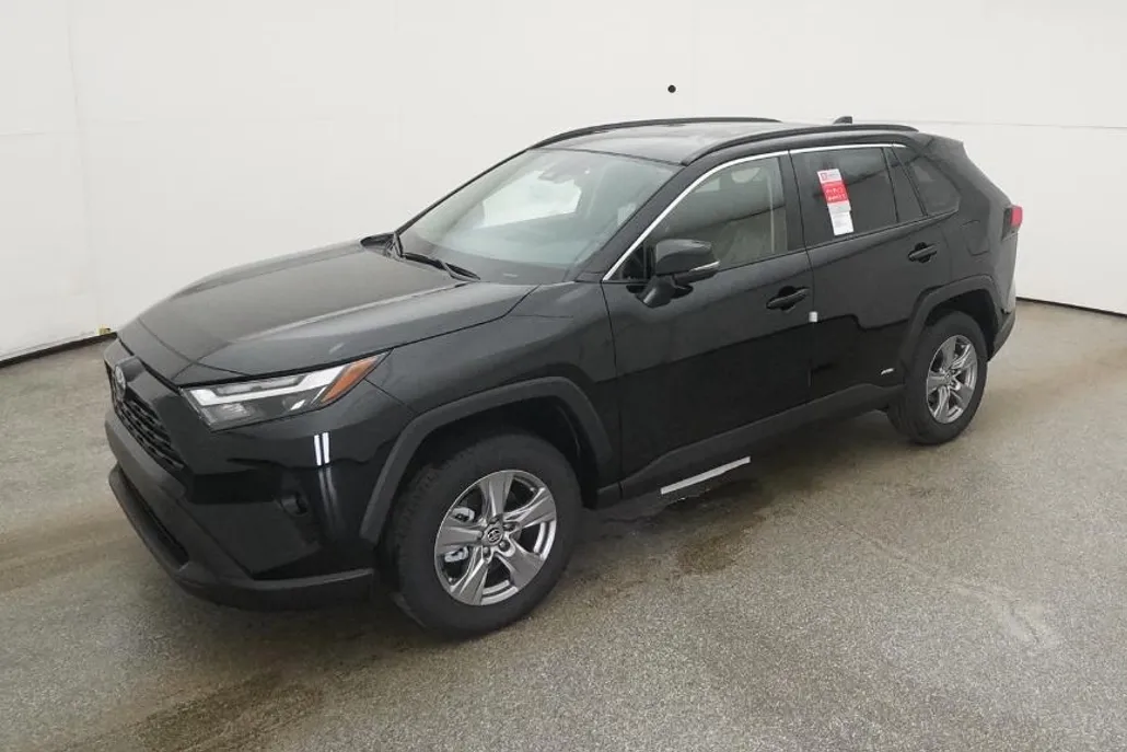 2025 Toyota RAV4 Hybrid XLE photo 1
