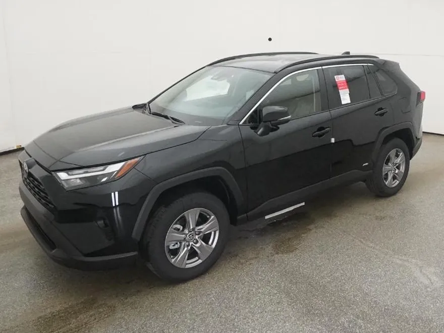 2025 Toyota RAV4 Hybrid XLE photo 1