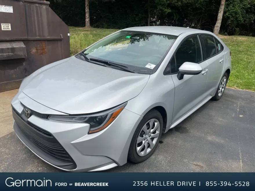 2023 Toyota Corolla LE photo 1