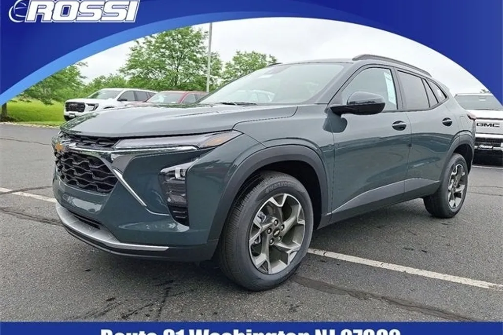 2025 Chevrolet Trax LT photo 1