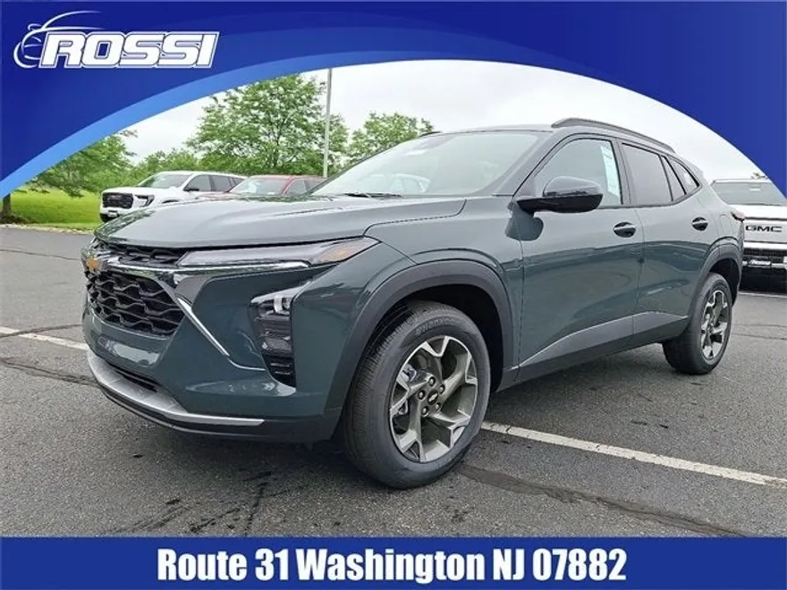 2025 Chevrolet Trax LT photo 1