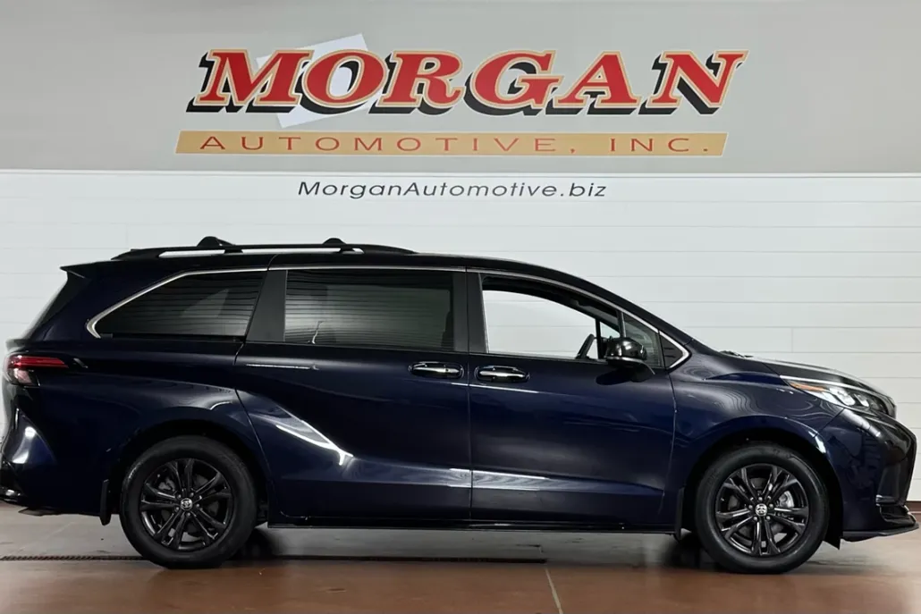 2024 Toyota Sienna Hybrid XSE photo 1