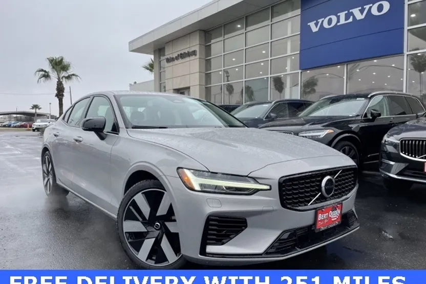 2024 Volvo S60 Recharge T8 AWD Core photo 1